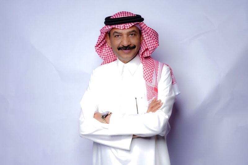 عبادي ضيف الشارقة للكتاب