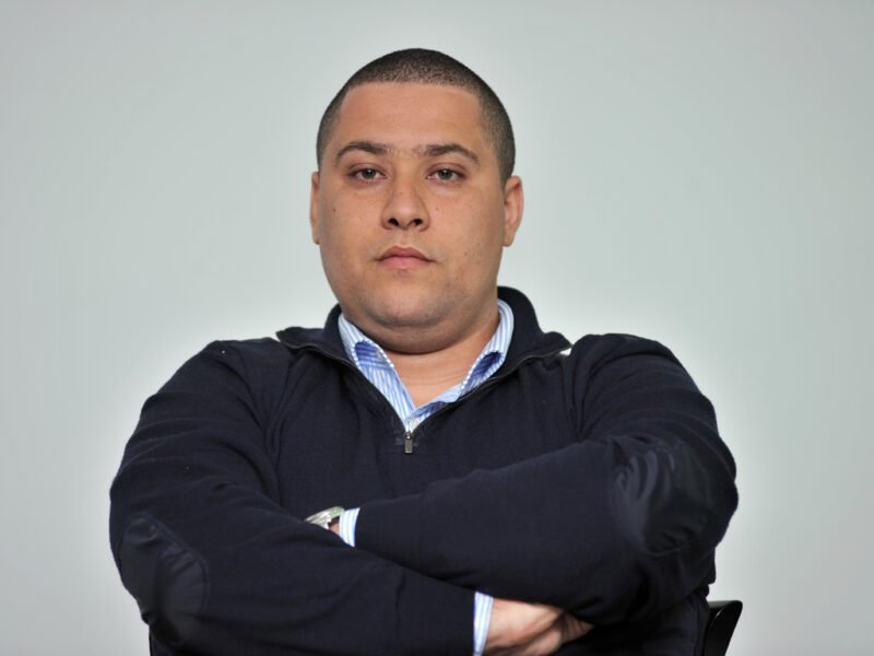 هل يستقبل الملك بودريقة رغم فضيحة التذاكر؟