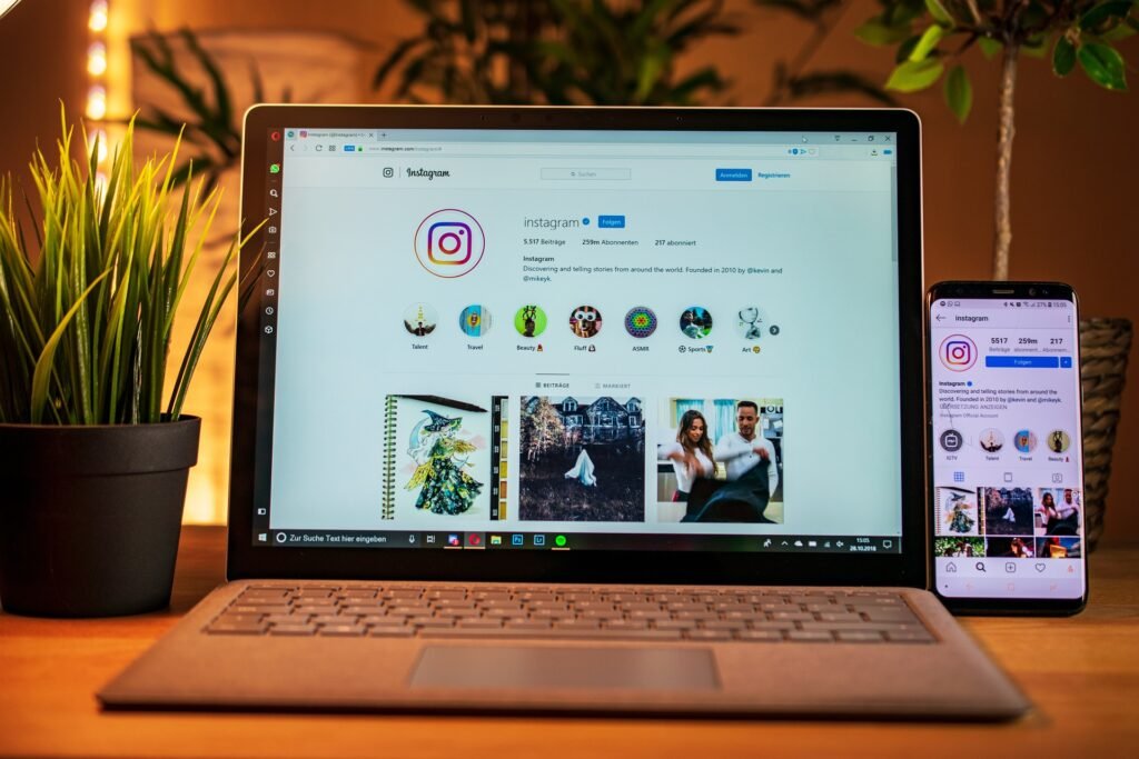 Mobile Phone Social Media Instagram Laptop | H-NEWS آش نيوز إنستغرام