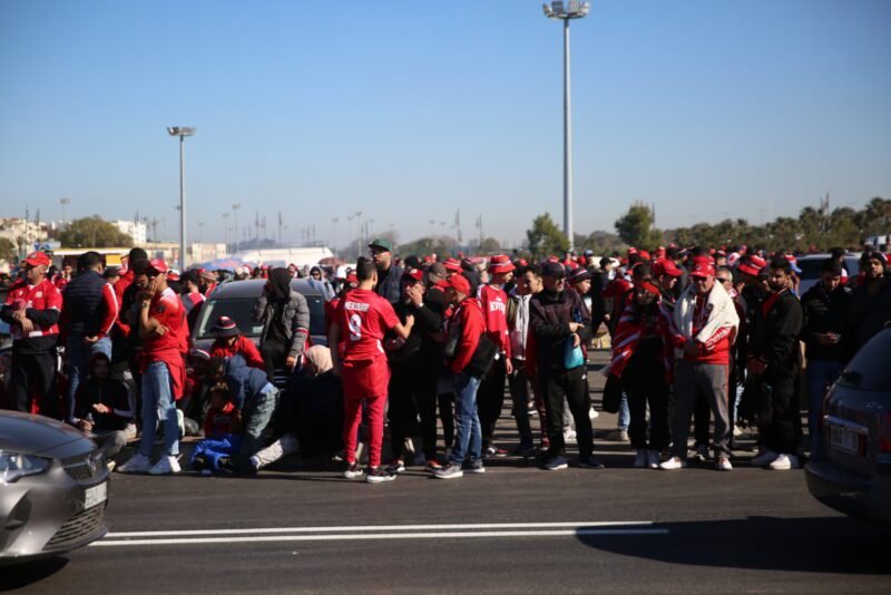 الإطاحة بمروجي تذاكر مزورة قبل مباراة الوداد