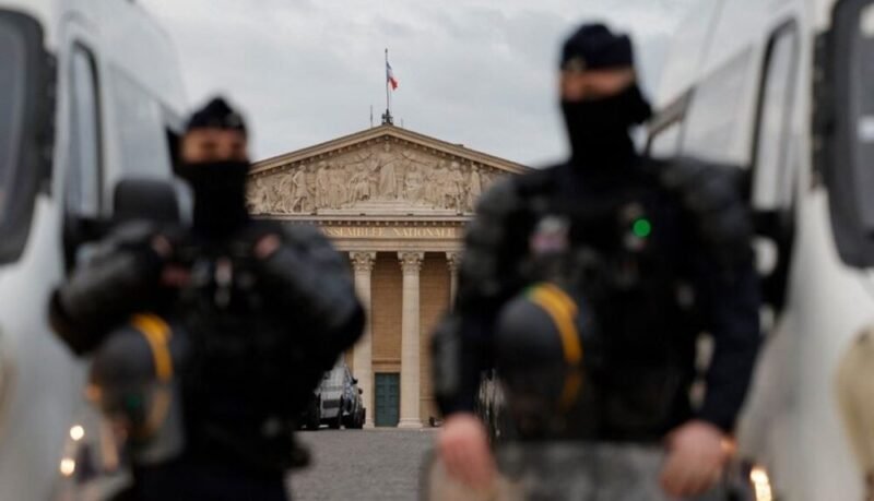 الأمن يمنع الفرنسيين من التظاهر