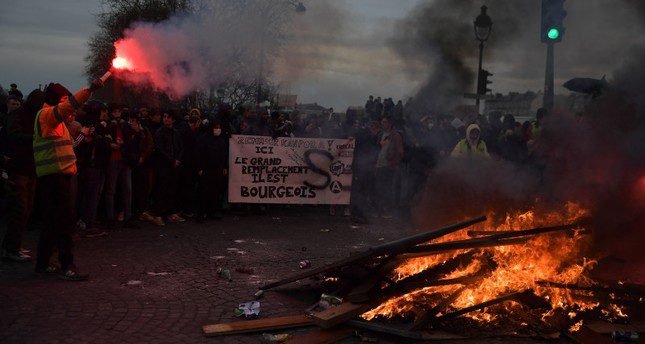 تفاقم الأزمة يهدد استقرار فرنسا