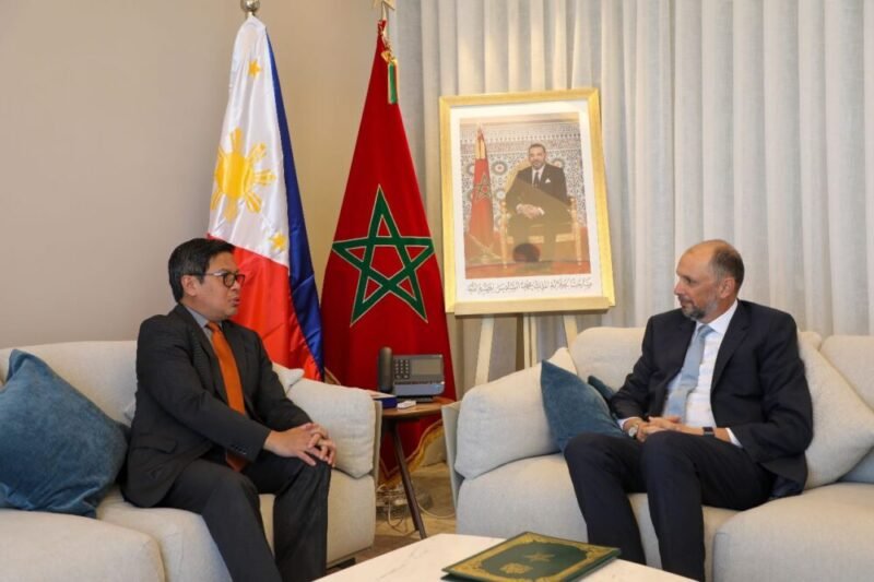 بالصور.. الجزولي يتباحث مع سفير الفلبين