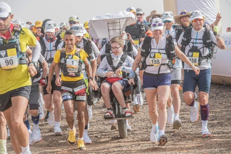 الإخوة المرابطي يواصلان سيطرتهما على ماراطون الرمال