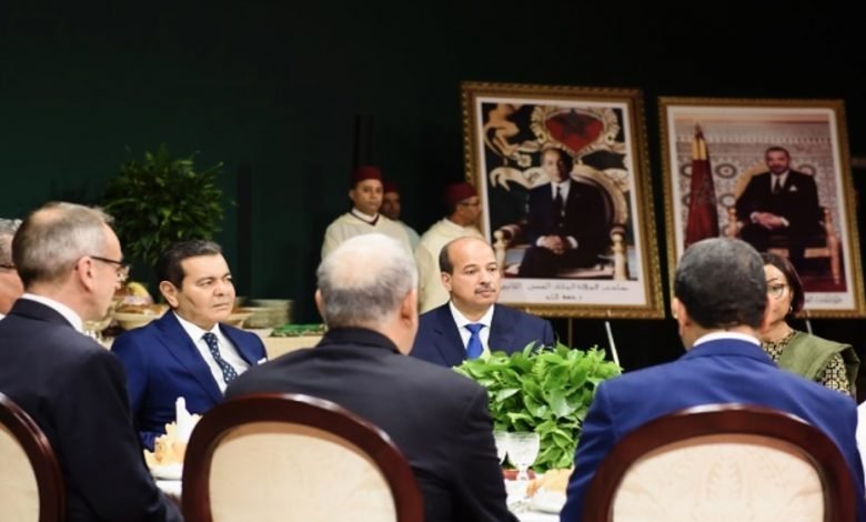 الملك يقيم مأدبة عشاء على هامش “سيام”