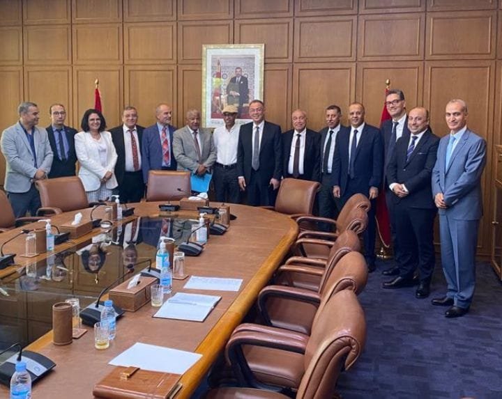 لقجع يستقبل النقابات الأكثر تمثيلية في قطاع المالية