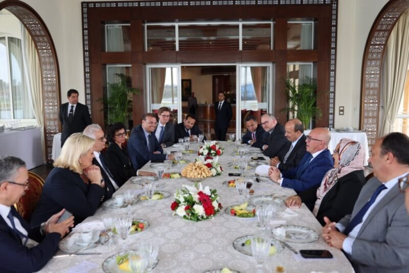 رئيس الجمهوريين الفرنسي : مغربية الصحراء لا نقاش فيها