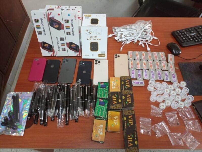 طنجة … سقوط شبكة تروج أجهزة إلكترونية للغش في الامتحانات