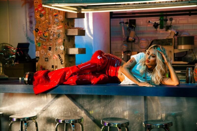 شراكة فنية بين مايا دياب ووارنر ميوزك