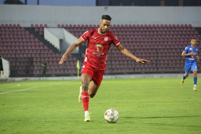 الرجاء يقدم عرضا للاعب مهم بالبطولة