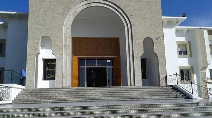 شاب من ذوي الاحتياجات الخاصة يضرم النار في جسده