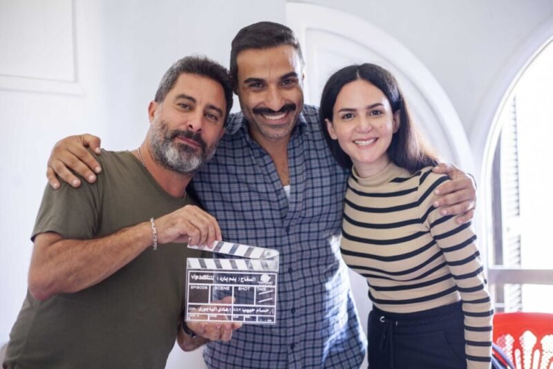 المخرج مع بطلي العمل | H-NEWS آش نيوز المخرج وبطلا العمل