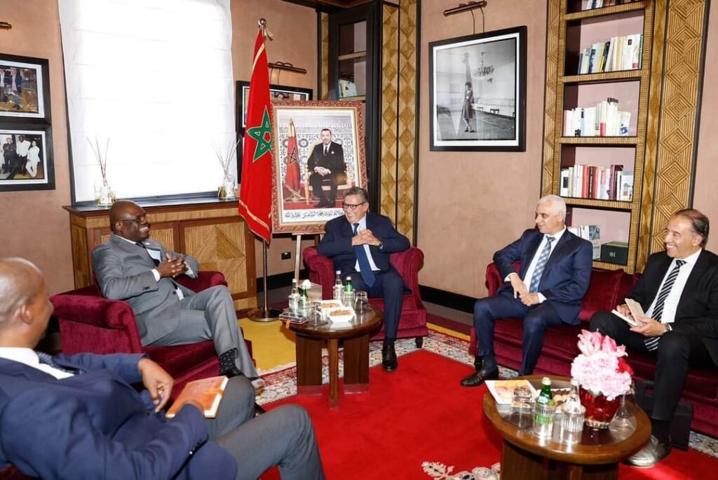 عزيز أخنوش يلتقي المدير العام للمراكز الإفريقية لمكافحة الأمراض والوقاية منها بمراكش