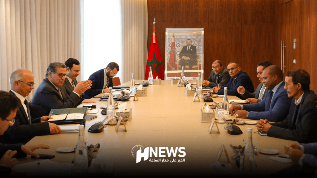 أخنوش يجتمع بنقابات التعليم لحل أزمة بنموسى