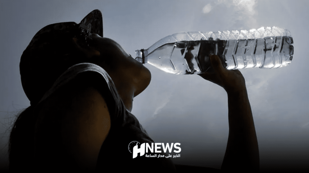 قنينة ماء بلاستيكية