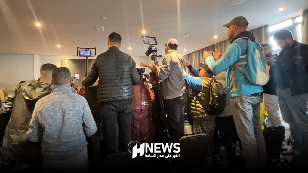 بالفيديو: فوضى في ندوة سعيدة شرف.. وها شنو وقع فيها