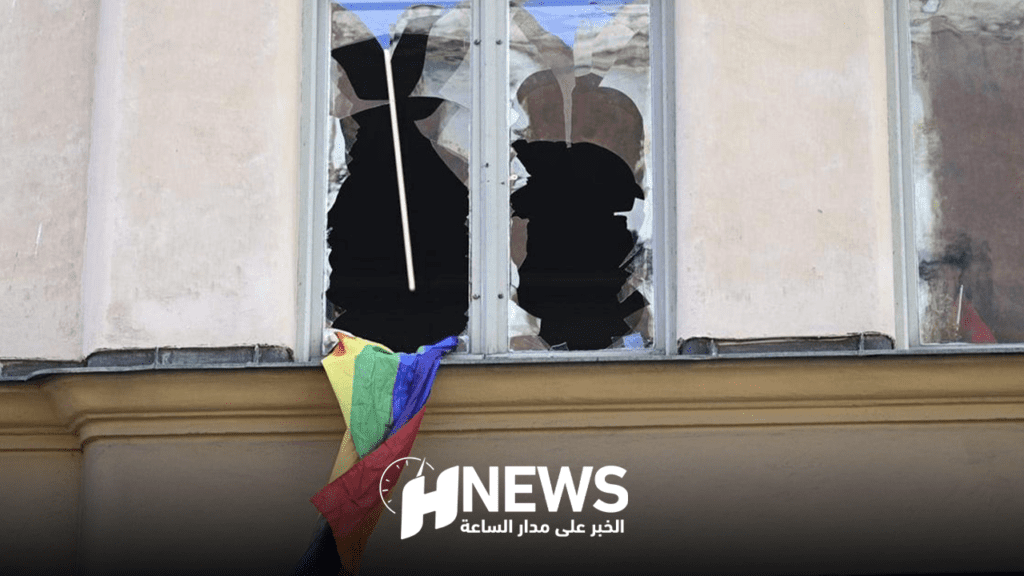 السويد.. اعتقال مسلح كسر نوافذ سفارة المغرب وعلق علم المثلية