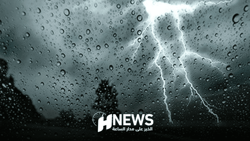 نشرة إنذارية.. توقعات بزخات رعدية قوية في عدة أقاليم غدا