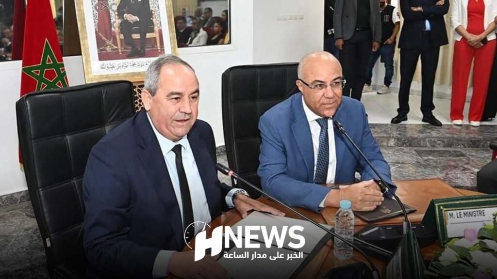 وزير التعليم العالي الجديد يرفض مصافحة ميراوي ويدفعه