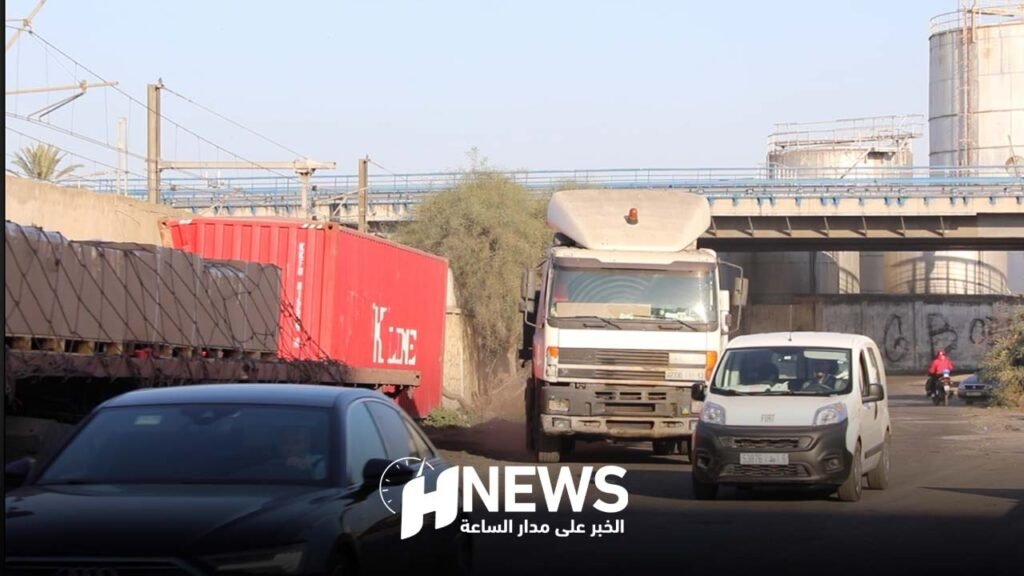 فيديو.. مهنيو النقل بميناء البيضاء يطالبون بتخصيص طرق خاصة