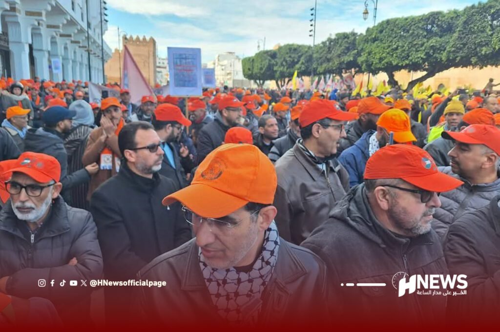 مطالب للسكوري بإنقاذ العمال والنقابات من قانون الإضراب