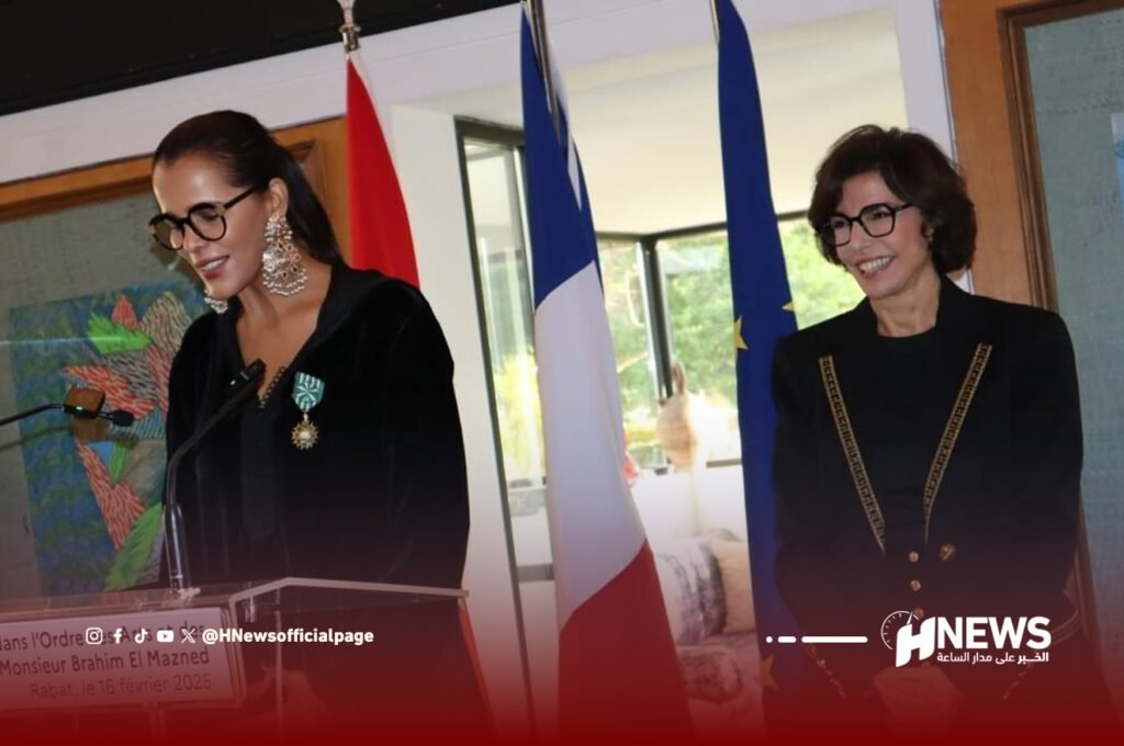 رشيدة داتي توشح المصممة فضيلة الكادي بوسام من درجة ضابط