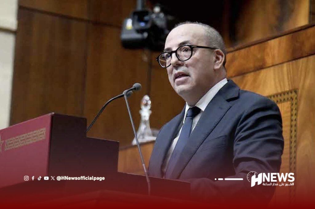 برلماني يطارد وزيرا داخل البرلمان والأخير يلجأ للمراحيض