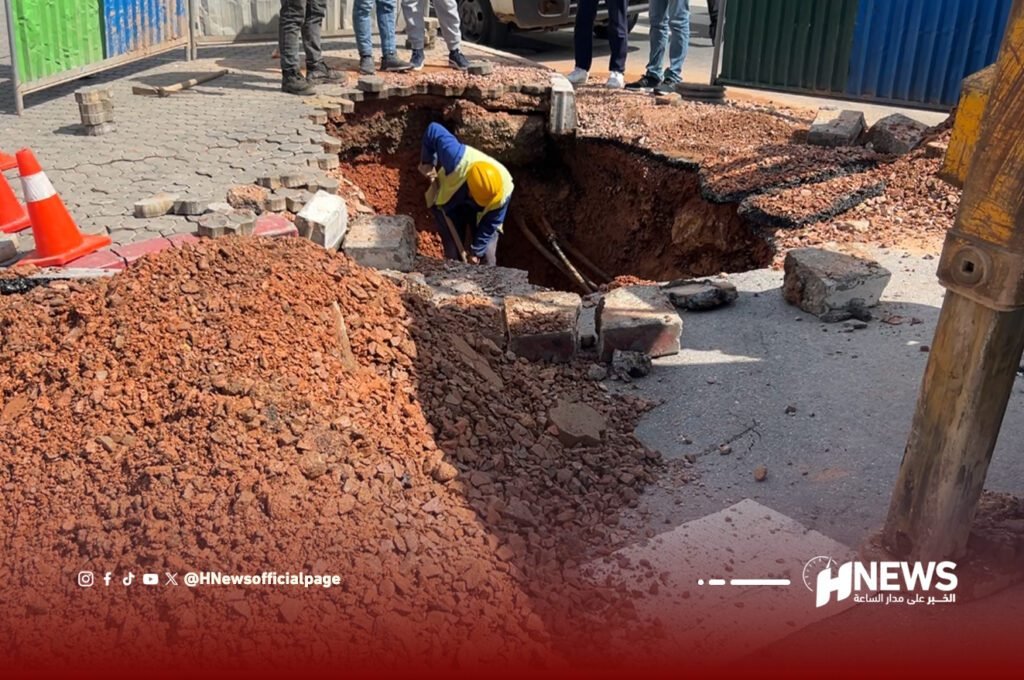 حفر عميقة وفيضانات في شوارع البيضاء.. فيديو وصور