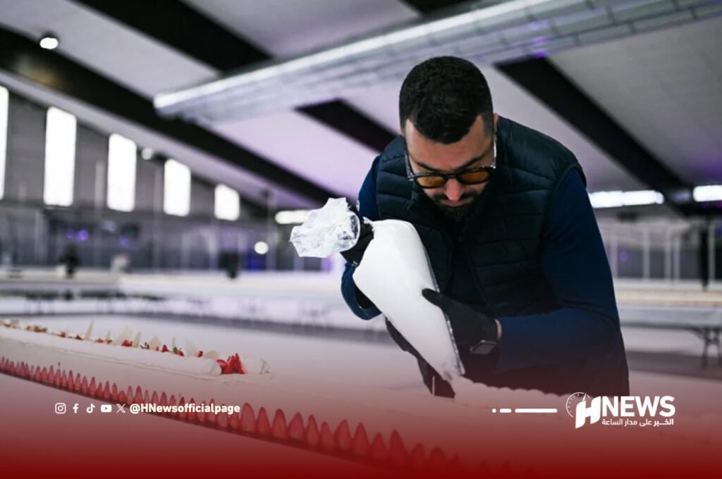 مغربي يدخل غينيس بأطول كعكة فراولة بالعالم