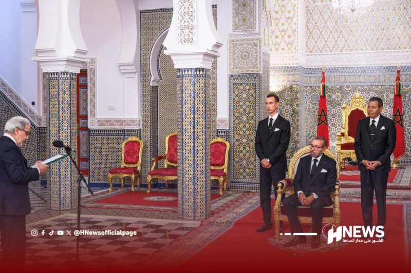 الملك يستقبل الجواهري