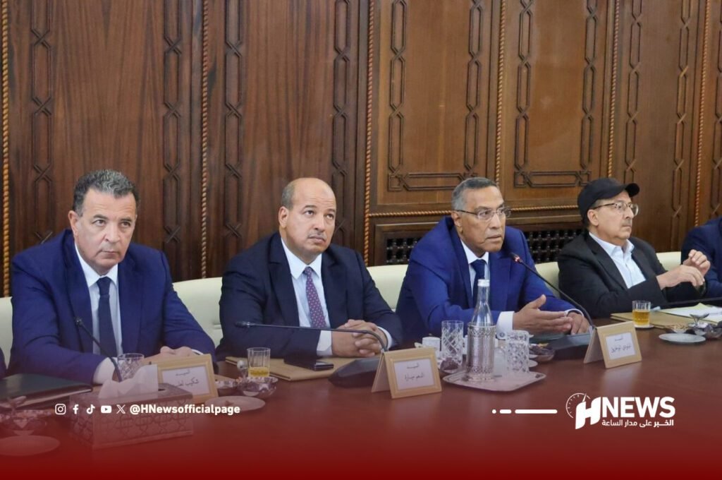 النقابات متشبثة بالزيادة في معاشات القطاعين العام والخاص