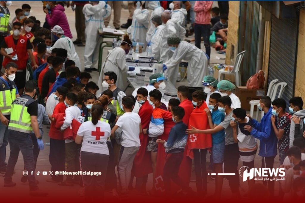 عشرات المهاجرين يسبحون نحو سبتة وسط ضباب كثيف