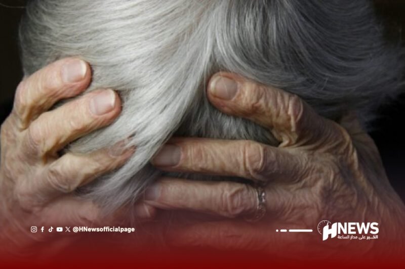 ابن يضرب والديه