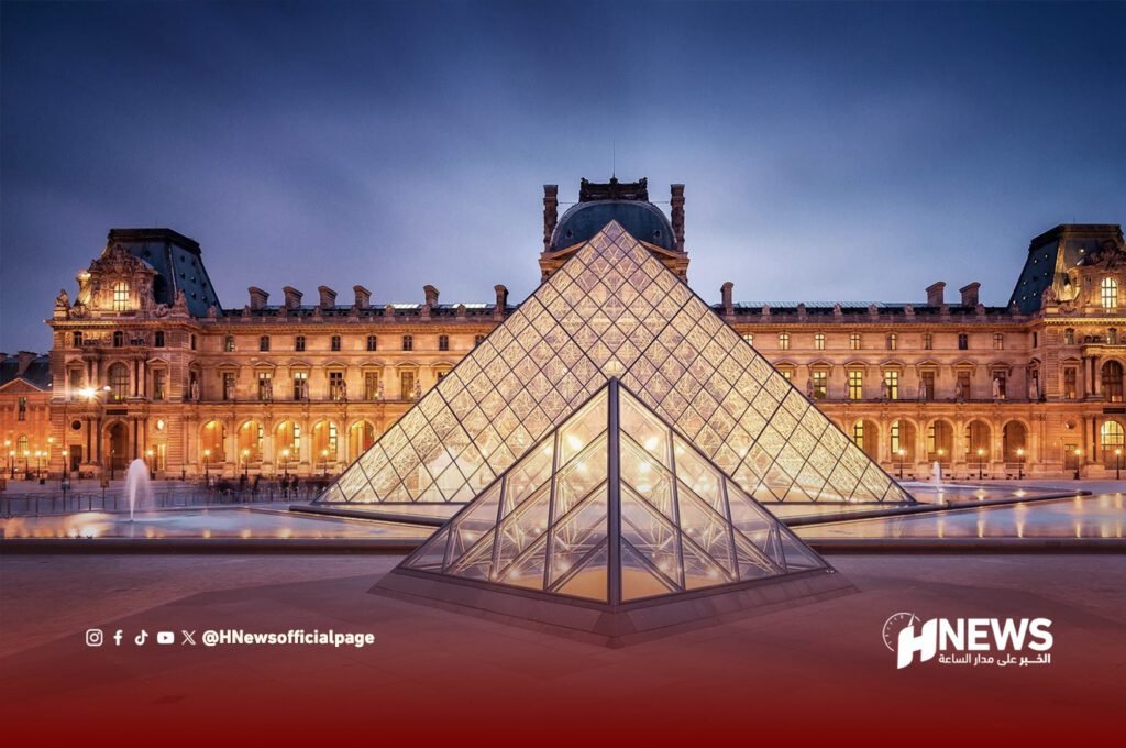 عملية سطو على مجوهرات داخل متحف اللوفر بباريس