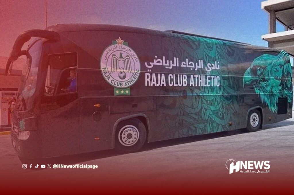 الرجاء يعزز أسطوله بثلاث حافلات من الطراز العالي