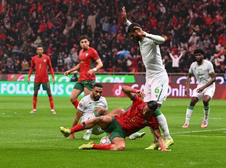 المغرب يتجاوز يسقط جزر القمر بثنائية في افتتاح كأس إفريقيا 