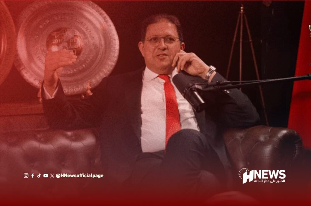 هشام آيت منا يحترف “تشناق” اللاعبين بمناسبة الكان