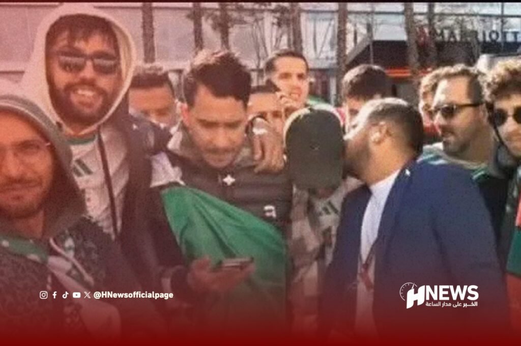 سقطة إعلامية على المباشر.. ميكروفون مفتوح يفضح مراسلا جزائريا