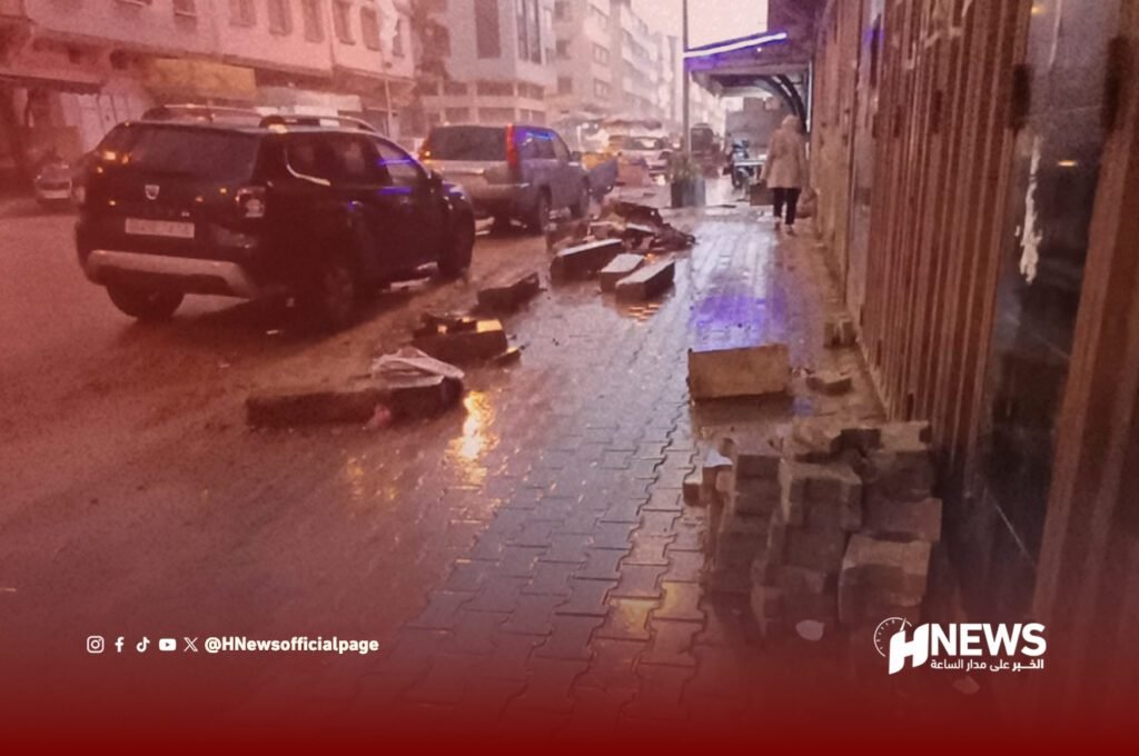 الأمطار تفضح رداءة تبليط شارع الداخلة بالبيضاء
