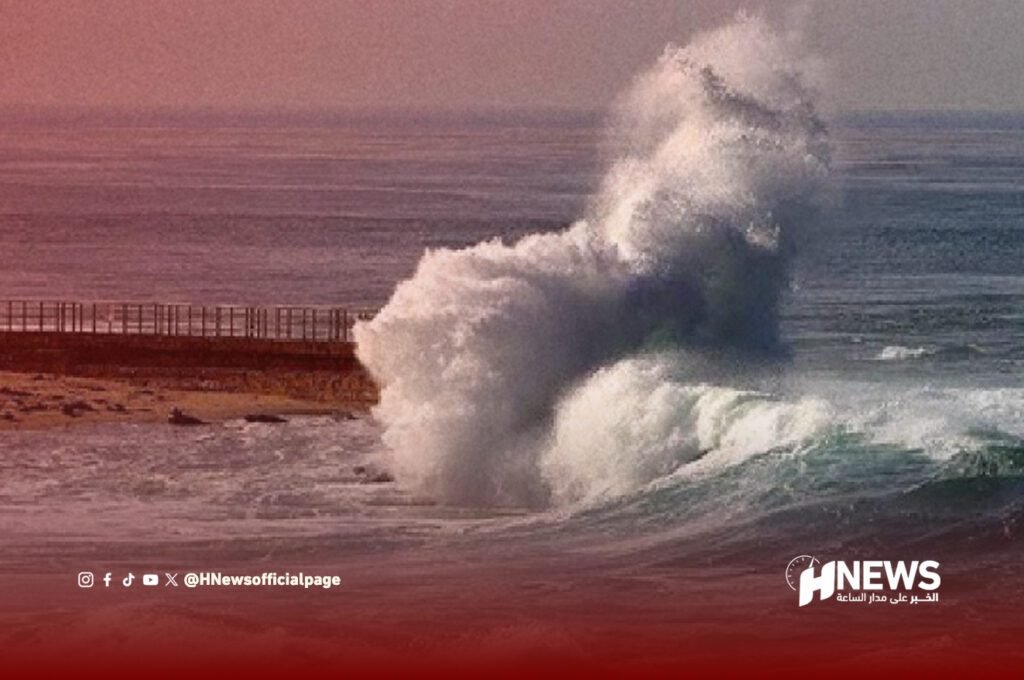 أمواج عاتية ورياح قوية تهدد السواحل المغربية