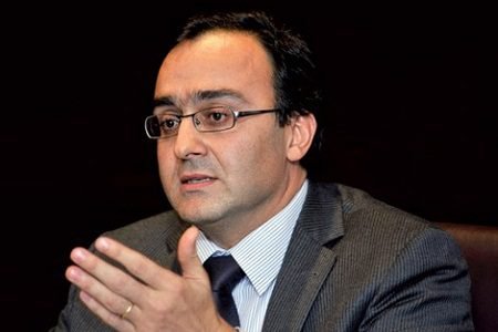 تكتم شديد حول ترشيح الاستقلالي كريم غلاب