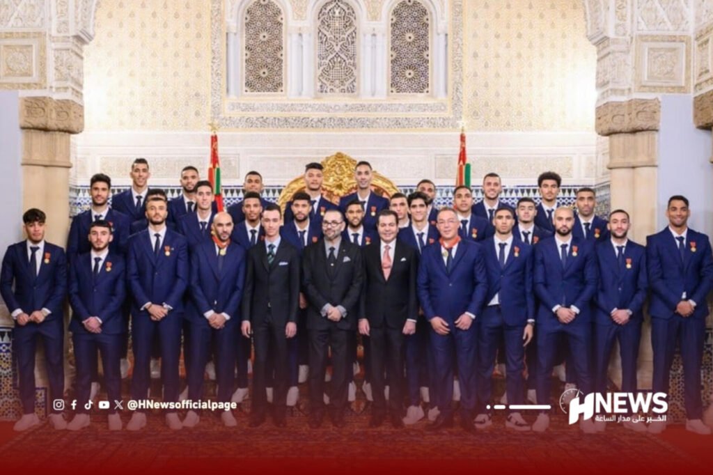لاعبو الأسود يتوافدون على القصر استعدادا للاستقبال الملكي