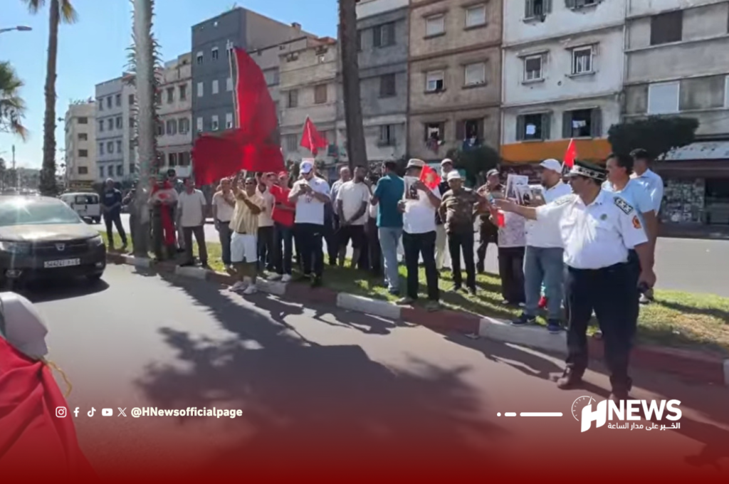 أصحاب الطاكسيات يحتجون بسبب تطبيقات النقل.. فيديو